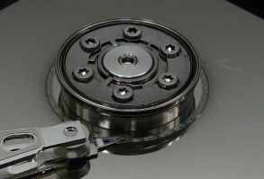 You can easily see the deep groove cut into the platter by the failed read-write head.